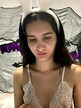 Snapshot of Bella_still chatting on 10.30.25 Bella still online show from 10.30.25