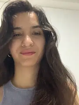 Snapshot of Bella_still chatting on 11.02.25 Bella still online show from 11.02.25