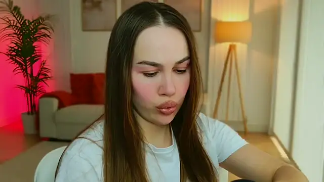 Snapshot of GoddessRoxana chatting on 11.17.25 GoddessRoxana online show from 11.17.25