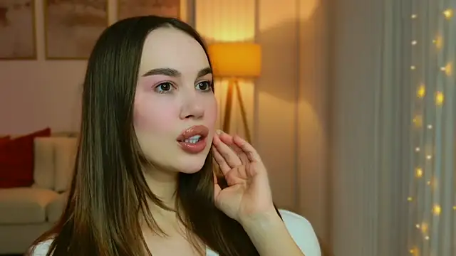 Snapshot of GoddessRoxana chatting on 12.16.25 GoddessRoxana online show from 12.16.25