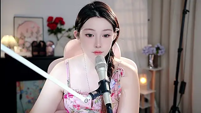 Snapshot of Dou-Dou-er chatting on 09.26.25 Dou-Dou-er online show from 09.26.25