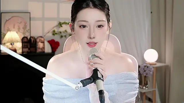 Snapshot of Dou-Dou-er chatting on 10.10.25 Dou-Dou-er online show from 10.10.25