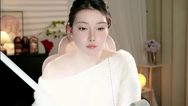 Snapshot of Dou-Dou-er chatting on 10.21.25 Dou-Dou-er online show from 10.21.25