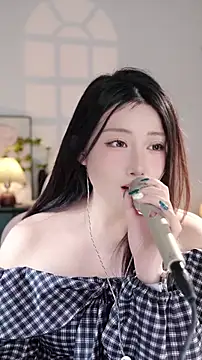 Snapshot of Dou-Dou-er chatting on 11.03.25 Dou-Dou-er online show from 11.03.25