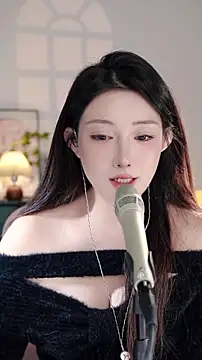 Snapshot of Dou-Dou-er chatting on 11.06.25 Dou-Dou-er online show from 11.06.25