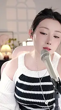 Snapshot of Dou-Dou-er chatting on 11.07.25 Dou-Dou-er online show from 11.07.25