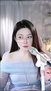 Snapshot of Dou-Dou-er chatting on 01.19.26 Dou-Dou-er online show from 01.19.26