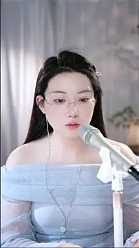 Snapshot of Dou-Dou-er chatting on 01.19.26 Dou-Dou-er online show from 01.19.26