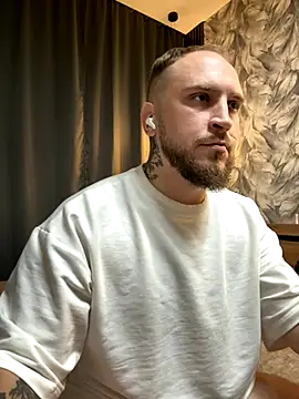 Snapshot of _XxX-XxX_ chatting on 10.05.25 XxX-XxX online show from 10.05.25