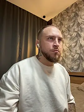 Snapshot of _XxX-XxX_ chatting on 10.08.25 XxX-XxX online show from 10.08.25