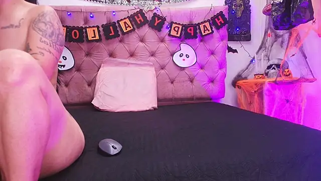 Snapshot of Auroraa_miller chatting on 10.23.25 Auroraa miller online show from 10.23.25