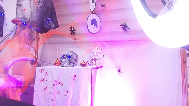 Snapshot of Auroraa_miller chatting on 10.31.25 Auroraa miller online show from 10.31.25