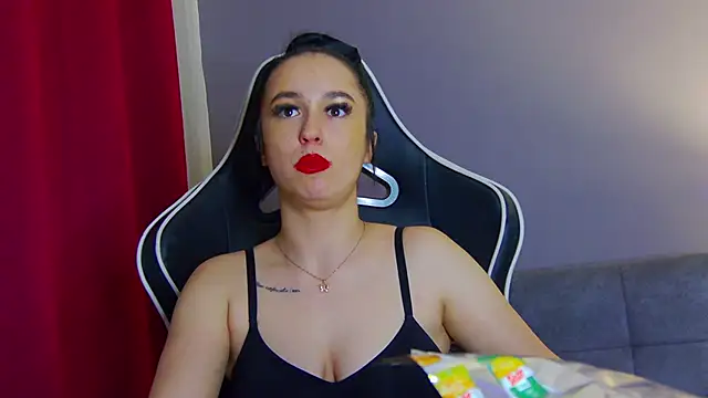 Snapshot of Eva_Lovvia_ chatting on 02.15.25 Eva Lovvia  online show from 02.15.25