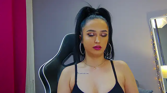 Snapshot of Eva_Lovvia_ chatting on 02.20.25 Eva Lovvia  online show from 02.20.25