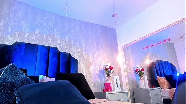 Snapshot of Isis_ariany_ chatting on 10.28.25 Isis ariany online show from 10.28.25