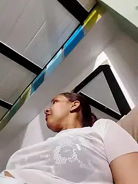 Snapshot of squirt-secret chatting on 02.04.25 squirt-secret online show from 02.04.25