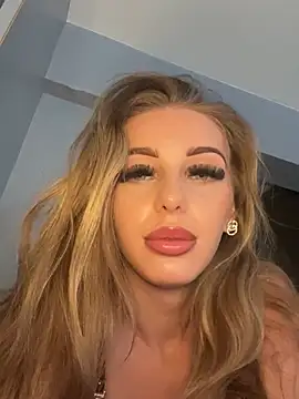Snapshot of SexySofia_69 chatting on 07.03.26 SexySofia 69 online show from 07.03.26