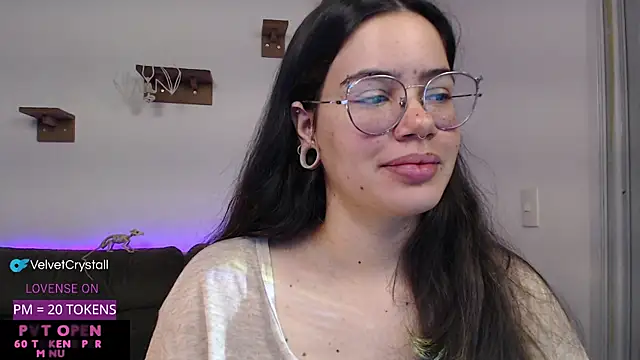 Snapshot of crystalll_room chatting on 10.09.25 crystalll room online show from 10.09.25