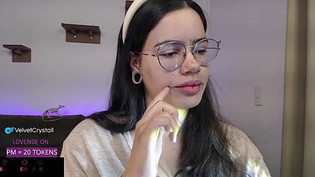 Snapshot of crystalll_room chatting on 10.26.25 crystalll room online show from 10.26.25