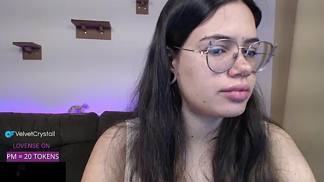 Snapshot of crystalll_room chatting on 10.28.25 crystalll room online show from 10.28.25