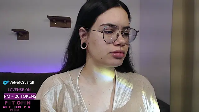 Snapshot of crystalll_room chatting on 11.04.25 crystalll room online show from 11.04.25