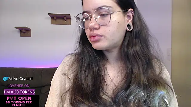 Snapshot of crystalll_room chatting on 11.12.25 crystalll room online show from 11.12.25