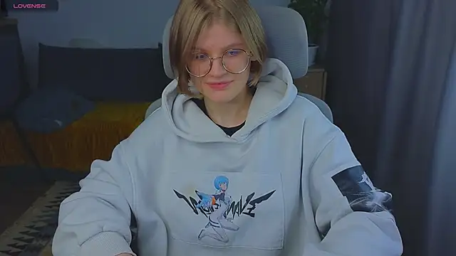 Snapshot of _JessieVibes chatting on 10.04.25 JessieVibes online show from 10.04.25