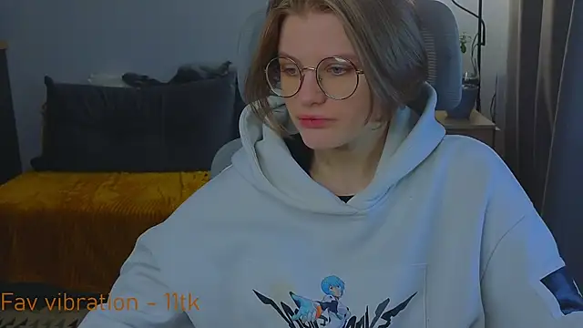 Snapshot of _JessieVibes chatting on 10.18.25 JessieVibes online show from 10.18.25