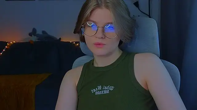 Snapshot of _JessieVibes chatting on 10.24.25 JessieVibes online show from 10.24.25