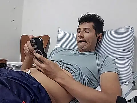 Snapshot of PerroDemonioHot chatting on 09.18.25 PerroDemonioHot online show from 09.18.25