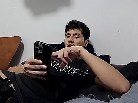 Snapshot of PerroDemonioHot chatting on 12.22.25 PerroDemonioHot online show from 12.22.25