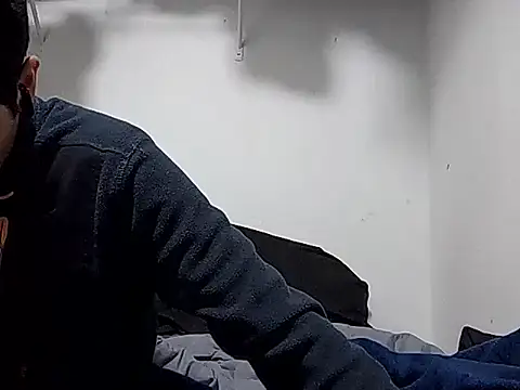 Snapshot of PerroDemonioHot chatting on 01.15.26 PerroDemonioHot online show from 01.15.26