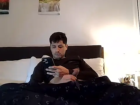 Snapshot of PerroDemonioHot chatting on 02.17.26 PerroDemonioHot online show from 02.17.26