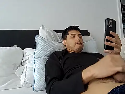 Snapshot of PerroDemonioHot chatting on 02.17.26 PerroDemonioHot online show from 02.17.26