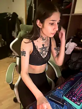 mollyEXD online show from 12.15.25