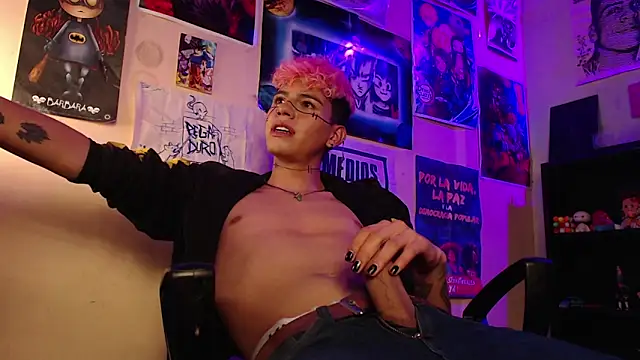 Snapshot of Mickey_Magic chatting on 02.01.25 Mickey Magic online show from 02.01.25