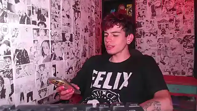 Snapshot of Mickey_Magic chatting on 10.06.25 Mickey Magic online show from 10.06.25