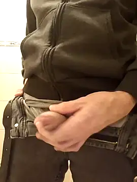 Snapshot of Speedyx0 chatting on 01.22.25 Speedyx0 online show from 01.22.25