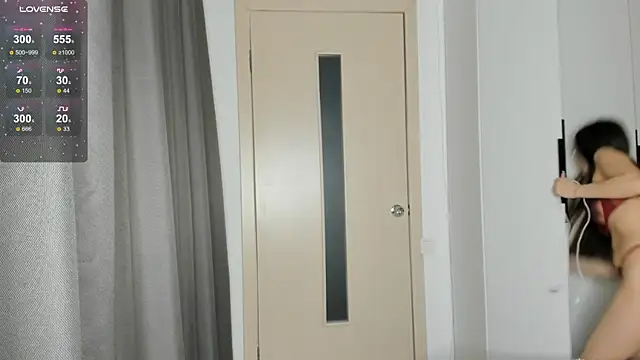 Snapshot of Anny_Leps chatting on 10.31.25 Anny Leps online show from 10.31.25