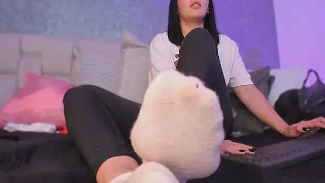 Snapshot of ah_mara_ chatting on 03.12.25 ah mara online show from 03.12.25