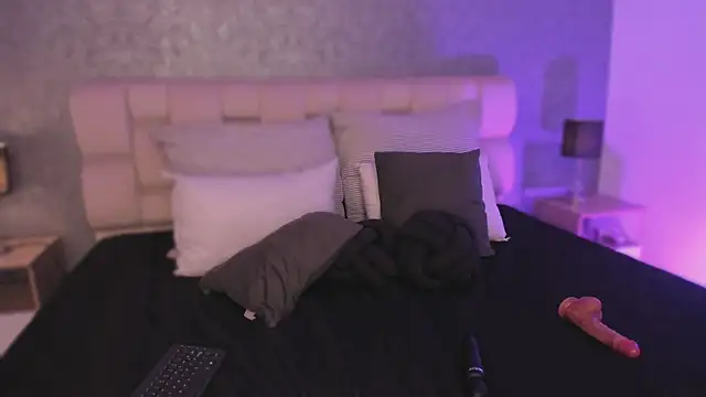 Snapshot of ah_mara_ chatting on 03.13.25 ah mara online show from 03.13.25