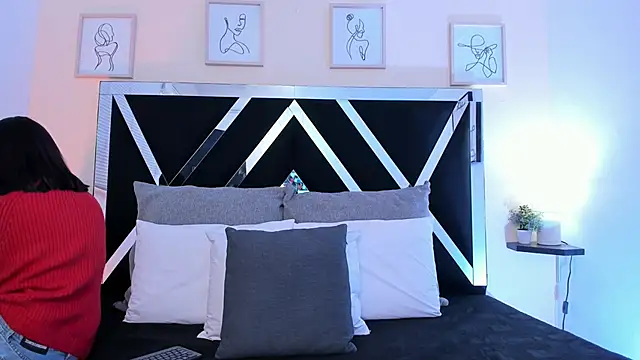 Snapshot of ah_mara_ chatting on 09.17.25 ah mara online show from 09.17.25