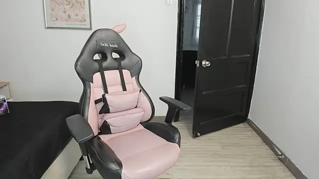 Snapshot of ah_mara_ chatting on 09.19.25 ah mara online show from 09.19.25