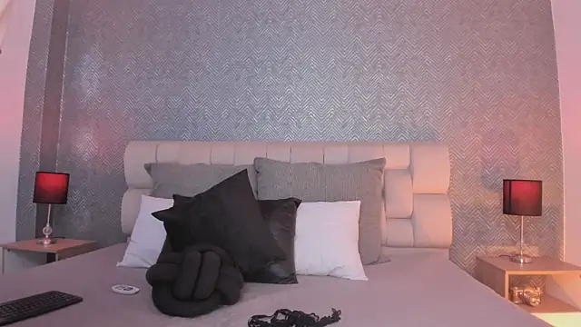 Snapshot of ah_mara_ chatting on 09.24.25 ah mara online show from 09.24.25