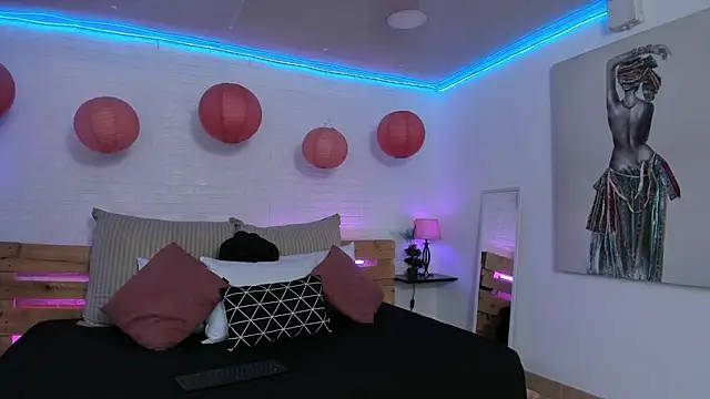 Snapshot of ah_mara_ chatting on 10.04.25 ah mara online show from 10.04.25