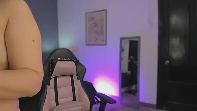 Snapshot of ah_mara_ chatting on 10.18.25 ah mara online show from 10.18.25