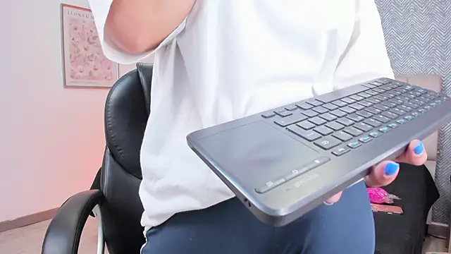 Snapshot of ah_mara_ chatting on 02.02.26 ah mara online show from 02.02.26