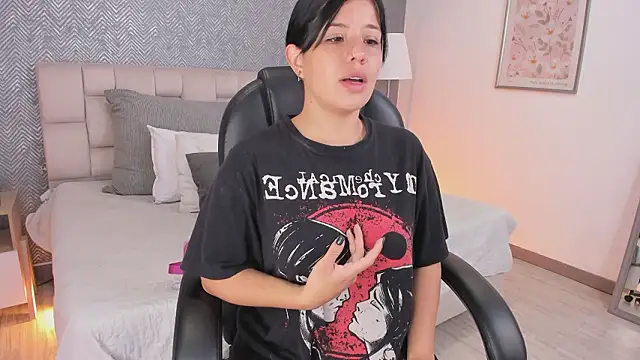 Snapshot of ah_mara_ chatting on 02.11.26 ah mara online show from 02.11.26