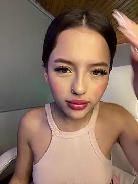 Snapshot of Sofia18_pinkk chatting on 10.07.25 Sofia18 pinkk online show from 10.07.25