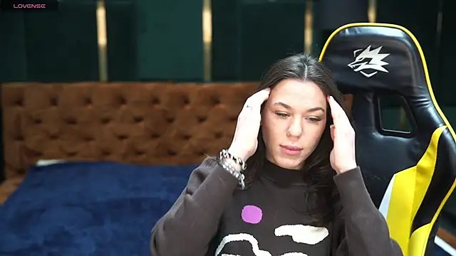 Roxi Twix online show from 03.14.25